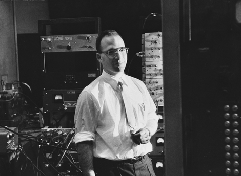Nuclear physicist Richard L. Garwin, the organizer of the open letter, at an IBM facility in 1960. (Image: AP)